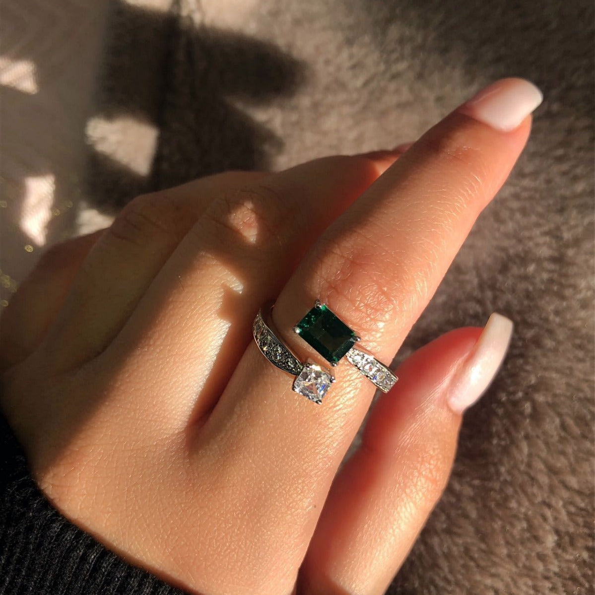 Asymmetrisk Diamond Ring – Elegant & Trendig